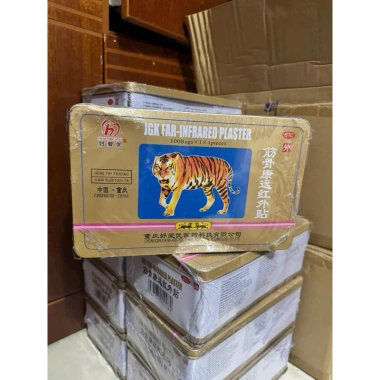 Cao dán cọp 7 chữ Thái Lan - Hộp 100 gói (4 miếng) Giá ưu đãi 462.700₫