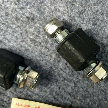 Cao Su Đỡ Giò Gà Honda Cub Đời Thấp Bộ 2 Cái Dày Bền Kèm Ốc 35.000