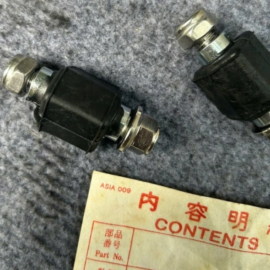Cao Su Đỡ Giò Gà Honda Cub Đời Thấp Bộ 2 Cái Dày Bền Kèm Ốc 35.000