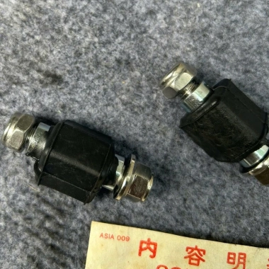 Cao Su Đỡ Giò Gà Honda Cub Đời Thấp Bộ 2 Cái Dày Bền Kèm Ốc 35.000