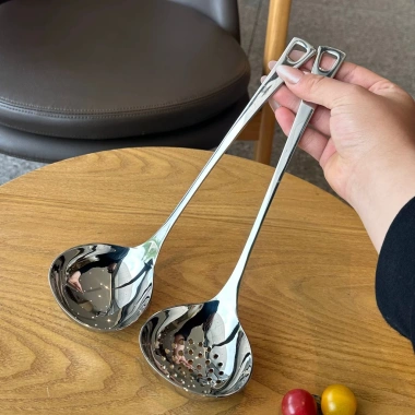 Cặp muôi múc canh Chokmen inox 18/10 tay cầm dài - Giá ưu đãi 189.000₫ 8 Cặp muôi múc canh Chokmen inox 18/10 tay cầm dài - Giá ưu đãi 189.000₫ 8