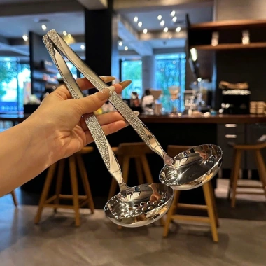 Cặp muỗi múc canh lẩu inox 316 chockmen, muỗng vân tweed sang trọng 109.000₫ 3 Cặp muỗi múc canh lẩu inox 316 chockmen, muỗng vân tweed sang trọng 109.000₫ 3