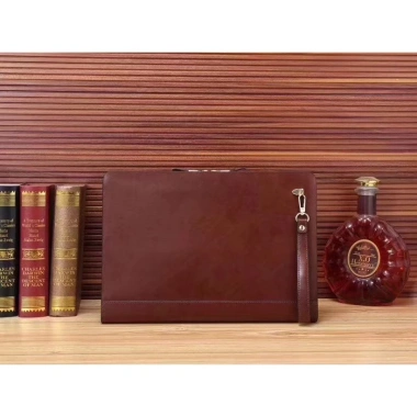 Cặp tài liệu cầm tay da bò nguyên miếng đen và nâu – Siêu bền, sang trọng, giảm giá 18% chỉ 1.475.000₫ 4 Cặp tài liệu cầm tay da bò nguyên miếng đen và nâu – Siêu bền, sang trọng, giảm giá 18% chỉ 1.475.000₫ 4