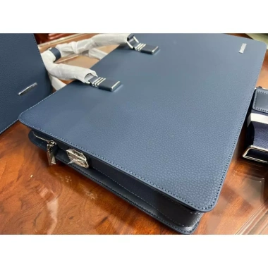 Cặp xách tay khóa mật khẩu da thật – Cặp doanh nhân, túi văn phòng luật sư, đựng laptop dung lượng, giảm giá 4.590.000₫ 6 Cặp xách tay khóa mật khẩu da thật – Cặp doanh nhân, túi văn phòng luật sư, đựng laptop dung lượng, giảm giá 4.590.000₫ 6