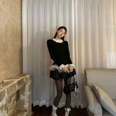 Cardigan Nữ Dài Tay Dệt Kim Đen – Phong Cách Ngọt Ngào, Chấm Bi Ren Tay Độc Đáo, Giá chỉ 146.267₫