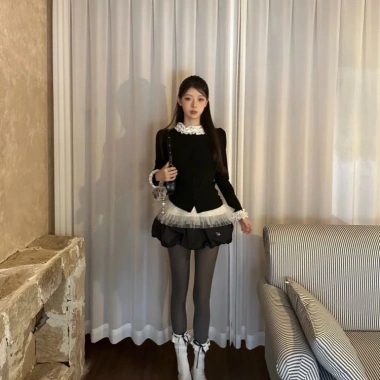 Cardigan Nữ Dài Tay Dệt Kim Đen – Phong Cách Ngọt Ngào, Chấm Bi Ren Tay Độc Đáo, Giá chỉ 146.267₫ 9 Cardigan Nữ Dài Tay Dệt Kim Đen – Phong Cách Ngọt Ngào, Chấm Bi Ren Tay Độc Đáo, Giá chỉ 146.267₫ 9