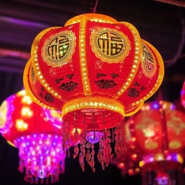Cầu Điện Tết Dát Vàng – Lồng Đèn Siêu Sáng Đẹp Lung Linh, Bao Lỗi 1 Đổi 1, Giá 270.000₫ 4 Cầu Điện Tết Dát Vàng – Lồng Đèn Siêu Sáng Đẹp Lung Linh, Bao Lỗi 1 Đổi 1, Giá 270.000₫ 4