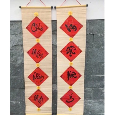 Câu đối tre 30x120cm chữ thư pháp Trang trí Tết dán hoa vàng giá 180.000