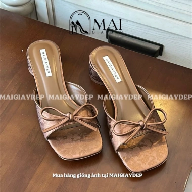 Cầu gót mũi vuông quai nơ 3cm chất liệu gấm phù hợp áo dài Tết giá ưu đãi 279.000 VND MAI GIAYDEP 10 Cầu gót mũi vuông quai nơ 3cm chất liệu gấm phù hợp áo dài Tết giá ưu đãi 279.000 VND MAI GIAYDEP 10