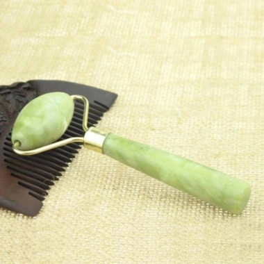 Cây lăn đá ngọc massage mặt, cơ thể tiện dụng - Giá 15.000₫ giảm từ 18.000₫ 3 Cây lăn đá ngọc massage mặt, cơ thể tiện dụng - Giá 15.000₫ giảm từ 18.000₫ 3