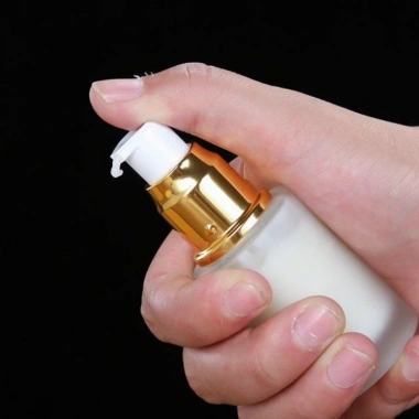 Chai chiết mỹ phẩm thủy tinh mờ 15ml 50ml xịt giọt cao cấp kem dưỡng da serum giá 14.900 VND 6 Chai chiết mỹ phẩm thủy tinh mờ 15ml 50ml xịt giọt cao cấp kem dưỡng da serum giá 14.900 VND 6