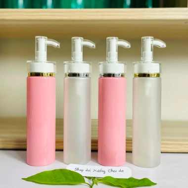 Chai lọ nhựa 150ml vai ngang hồng trắng - vòi nhấn, khóa vàng - gội, tắm, lotion - 8.400 VND