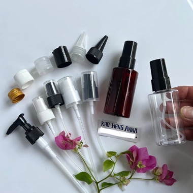 Chai nhựa xịt sương 1 set 5 chai - Lọ chiết mỹ phẩm trong suốt, giảm 20% còn 8.000₫ 5 Chai nhựa xịt sương 1 set 5 chai - Lọ chiết mỹ phẩm trong suốt, giảm 20% còn 8.000₫ 5