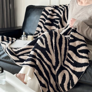 Chăn Bọc Sofa Hình Ngựa Vằn Superior Sense - Nhung Nửa Mặt, Chăn Ngủ Văn Phòng, Chăn Hàng Không, Trang Trí Giườn - Giá Ưu Đãi 630.000₫ 10
