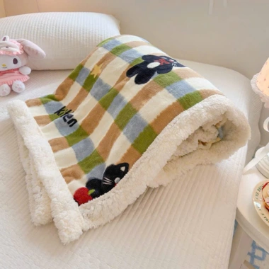 Chăn lông cừu hoạ tiết dễ thương cho bé đi học, văn phòng, giảm còn 135k mùa đông