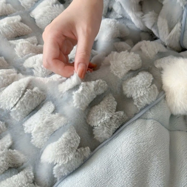 Chăn lông thỏ cao cấp 2 trong 1 – Siêu mềm, ấm, gối ôm đa năng cho sofa, văn phòng, du lịch, ô tô – Giá chỉ 669.000₫ 2