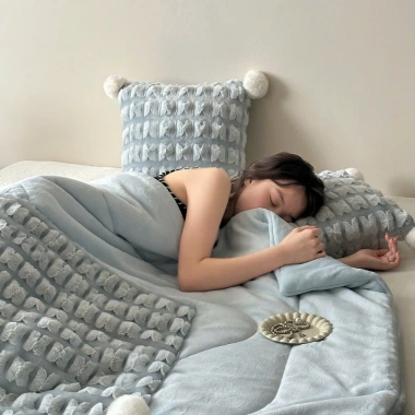 Chăn lông thỏ cao cấp 2 trong 1 – Siêu mềm, ấm, gối ôm đa năng cho sofa, văn phòng, du lịch, ô tô – Giá chỉ 669.000₫ 6