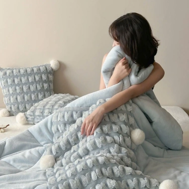 Chăn lông thỏ cao cấp 2 trong 1 – Siêu mềm, ấm, gối ôm đa năng cho sofa, văn phòng, du lịch, ô tô – Giá chỉ 669.000₫ 8