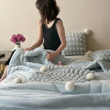 Chăn lông thỏ cao cấp 2 trong 1 – Siêu mềm, ấm, gối ôm đa năng cho sofa, văn phòng, du lịch, ô tô – Giá chỉ 669.000₫ 9