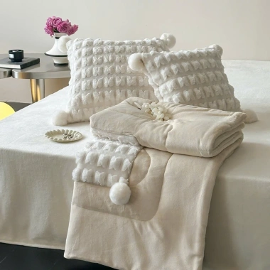 Chăn lông thỏ cao cấp 2 trong 1 – Siêu mềm, ấm, gối ôm đa năng cho sofa, văn phòng, du lịch, ô tô – Giá chỉ 669.000₫ 10