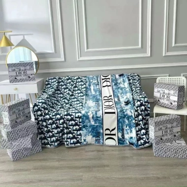 Chăn lông tuyết nhung cao cấp 5x2m kèm hộp sang trọng, siêu mềm mịn, giá ưu đãi 145.000₫ 5 Chăn lông tuyết nhung cao cấp 5x2m kèm hộp sang trọng, siêu mềm mịn, giá ưu đãi 145.000₫ 5