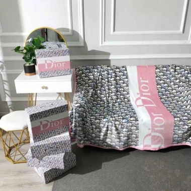 Chăn Tuyết Nhung Văn Gấp Gọn 1.5x2m - Mềm Mịn, Siêu Ấm, Phòng Ngủ, Giá 150k