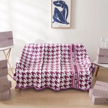 Chăn văn phòng lông tuyết họa tiết thương hiệu 1m3x2m, trọng lượng 1kg, kèm hộp - Giá ưu đãi 140,000₫