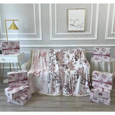 Chăn văn phòng lông tuyết họa tiết thương hiệu 1m3x2m, trọng lượng 1kg, kèm hộp - Giá ưu đãi 140,000₫
