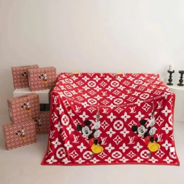Chăn văn phòng lông tuyết họa tiết thương hiệu 1m3x2m, trọng lượng 1kg, kèm hộp - Giá ưu đãi 140,000₫ 8 Chăn văn phòng lông tuyết họa tiết thương hiệu 1m3x2m, trọng lượng 1kg, kèm hộp - Giá ưu đãi 140,000₫ 8