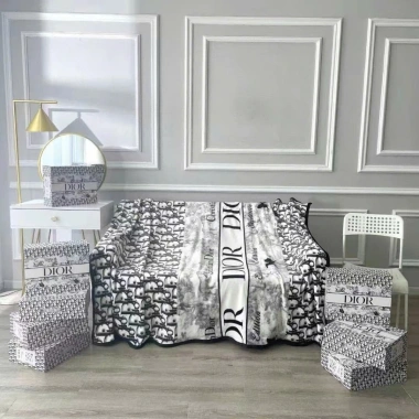 Chăn văn phòng lông tuyết họa tiết thương hiệu 1m3x2m, trọng lượng 1kg, kèm hộp - Giá ưu đãi 140,000₫