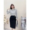 Chân váy bút chì công sở MQ Boutique, vải cao cấp, hai vạt chéo, khuy, 226.700₫ 4