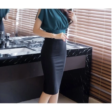 Chân Váy Bút Chì Dài Qua Gối MOLA Đen - Thiết Kế Sang Trọng, Giá 240.000 VNĐ