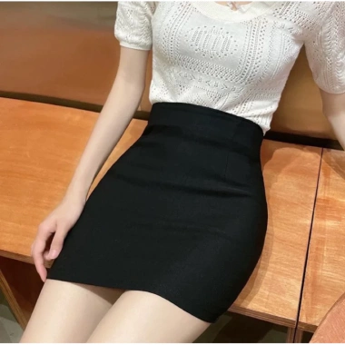 Chân Váy Công Sở Trơn Đen Dáng Ngắn Gọn Gàng – Thanh Lịch, Giá Ưu Đãi 119k
