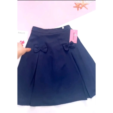 Chân váy học sinh bé gái cấp 1-2 cotton lụa mềm, kèm quần bảo hộ, giá 84.590₫ 3 Chân váy học sinh bé gái cấp 1-2 cotton lụa mềm, kèm quần bảo hộ, giá 84.590₫ 3