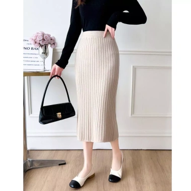 Chân Váy Len Công Sở Mùa Đông Dáng Ôm Bút Chì, Sẻ Sau, Len Dày Dặn - YOLUMI 175k