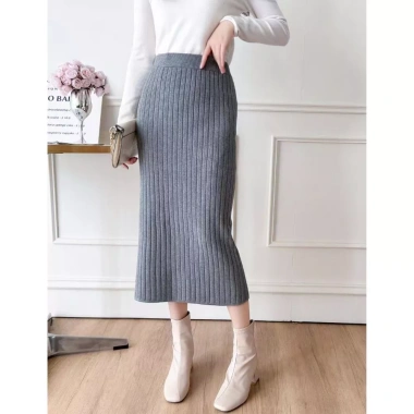 Chân Váy Len Công Sở Mùa Đông Dáng Ôm Bút Chì, Sẻ Sau, Len Dày Dặn - YOLUMI 175k