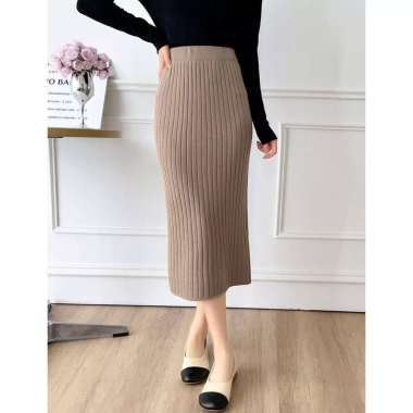 Chân Váy Len Công Sở Mùa Đông Dáng Ôm Bút Chì, Sẻ Sau, Len Dày Dặn - YOLUMI 175k