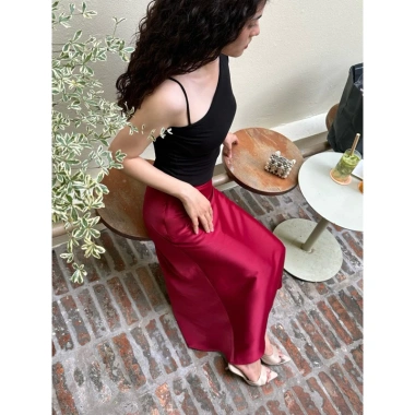 Chân Váy Lụa Mio Lady Cạp Ngang Rốn Dáng Dài Đuôi Cá Nhẹ Hai Lớp - Giá 329k