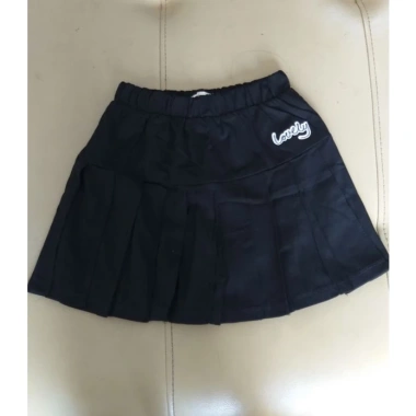 Chân váy xếp ly size đại loại 1 cho bé mới về, giá chỉ 83.999₫