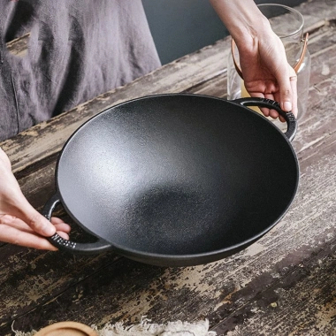 Chảo gang sâu lòng 30cm đúc nguyên khối chống dính tự nhiên dùng mọi bếp và nắp kính - Giá 660.000 VND