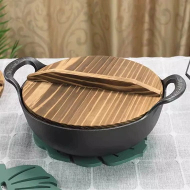 Chảo Nồi Gang Sâu Lòng Đúc Nguyên Khối 20-25cm, Tặng Vung Gỗ, Giá Ưu Đãi 95.800 VND