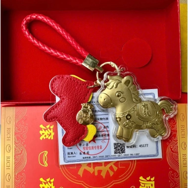Charm Móc Khoá Năm Ngựa Vàng 2.026 - Mã Đáo Thành Công, Hộp và Thẻ Quà Tặng Tài Lộc, Ship Hoả Tốc