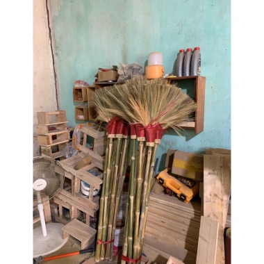Chổi chít non dày dặn, cán tre chắc chắn, dài 140cm - Giá chỉ 99.000₫ 3