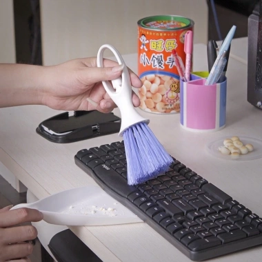 Chổi quét đa năng cho bàn thờ, bàn phím - bàn làm việc tiện dụng, chỉ 17.000₫