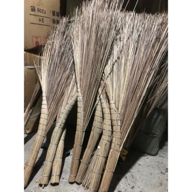 Chổi Quét Sân Vườn Xương Dừa Trắng Cứng Cáp Dẻo Quét Nước Giá 25.000đ Giảm từ 32.500đ 3