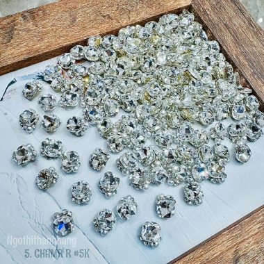 Chram phụ kiện cao cấp giá rẻ vô đối - Đá chùm gắn móng, chỉ 6.000 VND