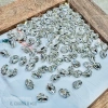 Chram phụ kiện cao cấp giá rẻ vô đối - Đá chùm gắn móng, chỉ 6.000 VND 9