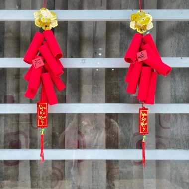 Chùm Pháo Giấy Mô Hình PG10 Hoa Mai Đào 40cm Trang Trí Tết Giá 27.000 VNĐ 4 Chùm Pháo Giấy Mô Hình PG10 Hoa Mai Đào 40cm Trang Trí Tết Giá 27.000 VNĐ 4