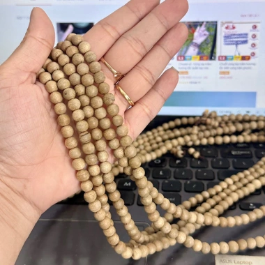 Chuỗi vòng đeo tay trầm hương Lộc Cát 6-8mm - Trầm tự nhiên, hương ngọt, phong thủy may mắn, giảm giá 1.2tr 3 Chuỗi vòng đeo tay trầm hương Lộc Cát 6-8mm - Trầm tự nhiên, hương ngọt, phong thủy may mắn, giảm giá 1.2tr 3