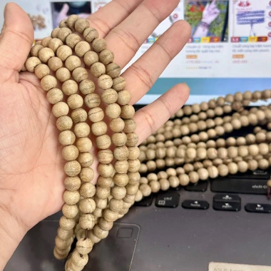 Chuỗi vòng đeo tay trầm hương Lộc Cát 6-8mm - Trầm tự nhiên, hương ngọt, phong thủy may mắn, giảm giá 1.2tr 4 Chuỗi vòng đeo tay trầm hương Lộc Cát 6-8mm - Trầm tự nhiên, hương ngọt, phong thủy may mắn, giảm giá 1.2tr 4